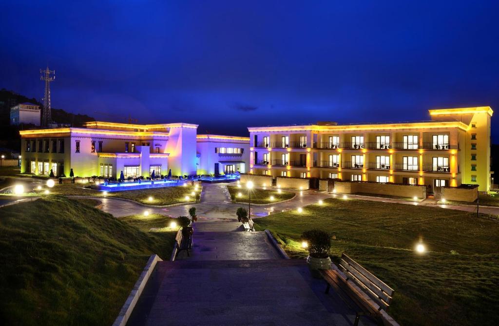 High Mountain Resort-Deqin Deqen Dış mekan fotoğraf
